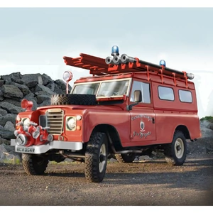 Italeri 1/24 Scale Land Rover Fire Truck Model Kit